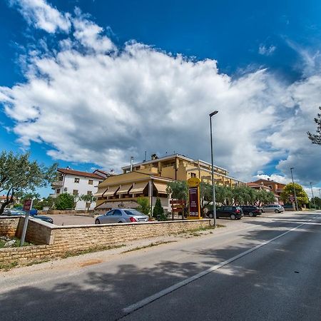 Bed and Breakfast Vilola à Zambratija  Extérieur photo