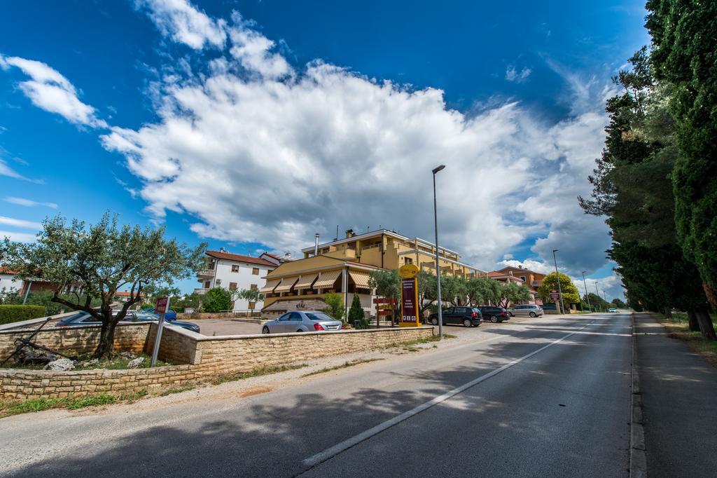 Bed and Breakfast Vilola à Zambratija  Extérieur photo